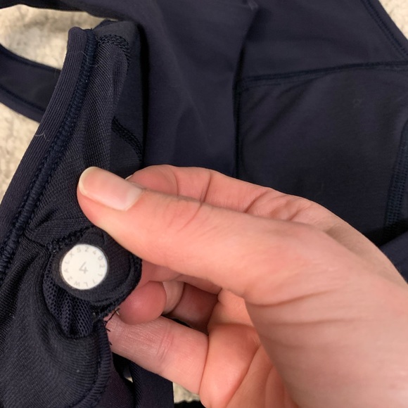 High neck LuLulemon sports bra - size 4 - Picture 4 of 6